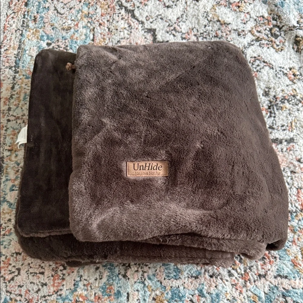 NEW- Unhide Lil' Marsh Blanket in Chocolate Hare